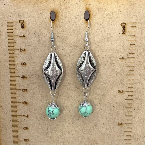 Recycled Upcycled Silver & Green Handmade Bead Pierced Earrings LR121 - Picture 2 of 3